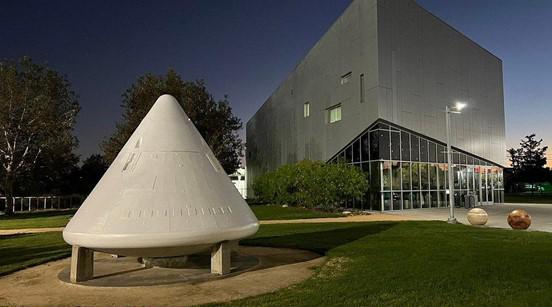 A building with a triangular structure