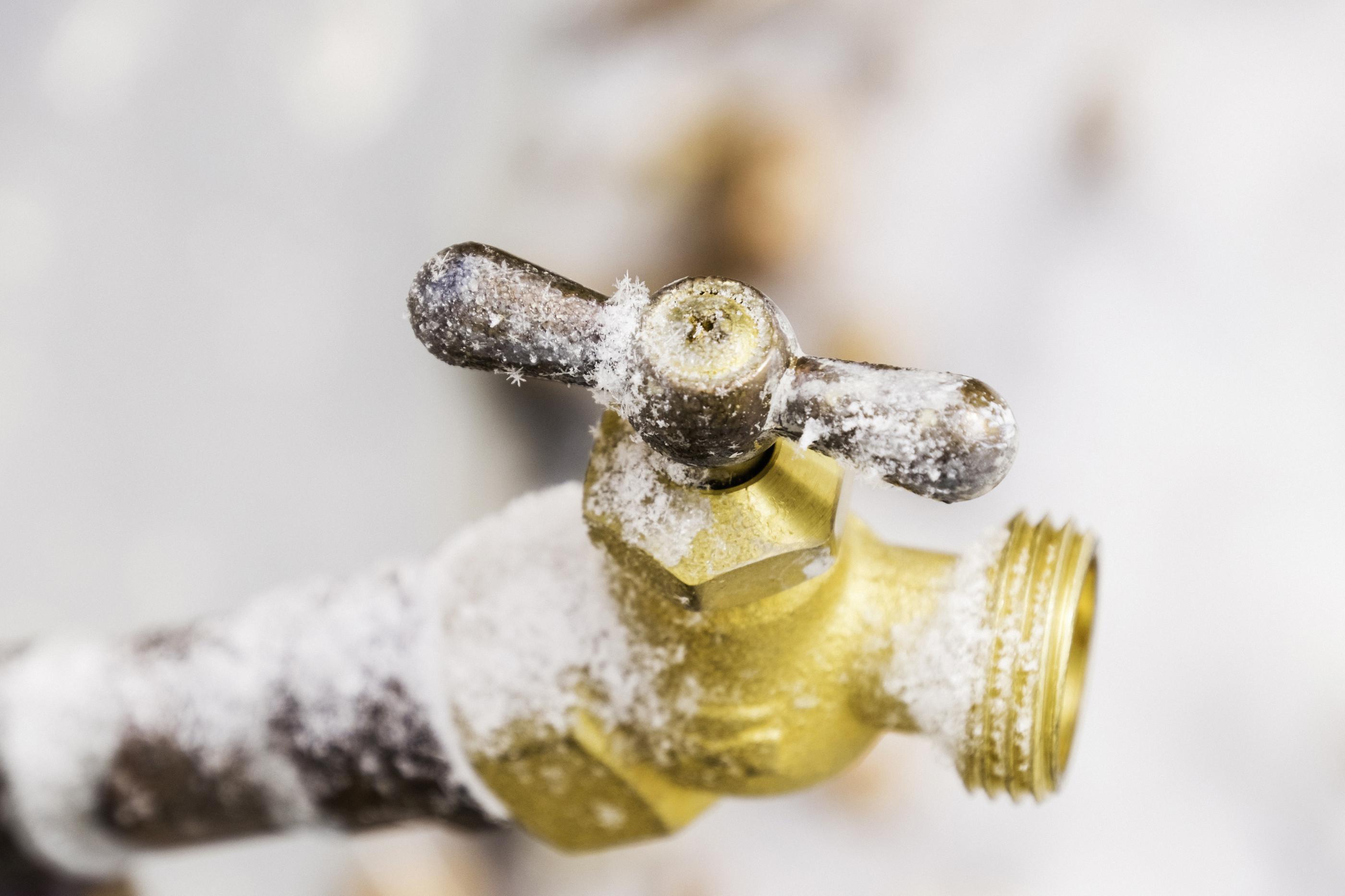 Freeze Defense For Your Plumbing: A Winter Checklist That Covers the Basics